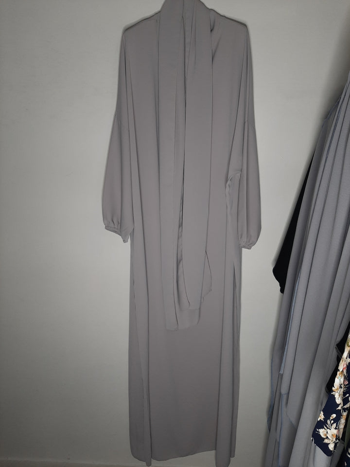 Abaya longue avec voile integré