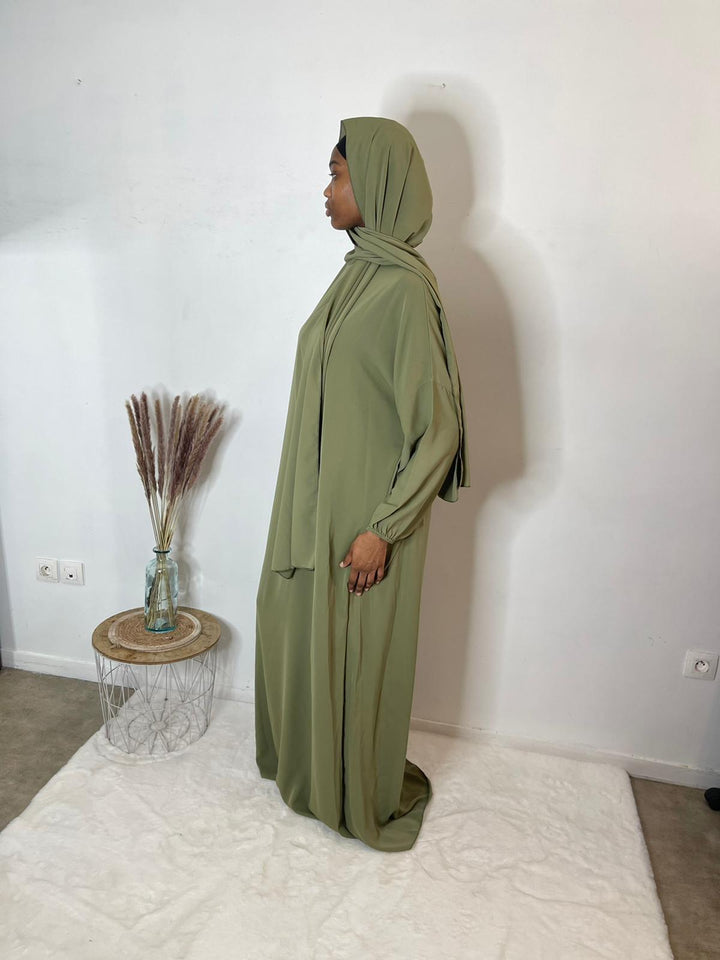 Abaya longue avec voile integré