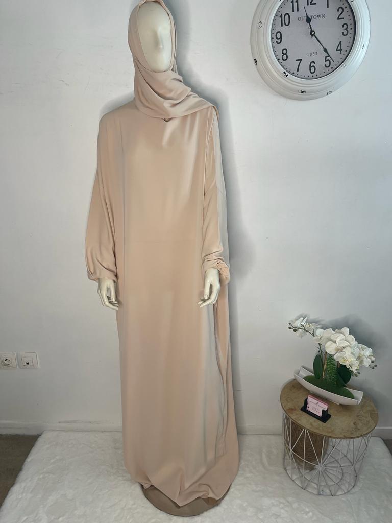 Abaya longue avec voile integré