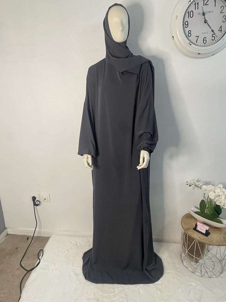 Abaya longue avec voile integré