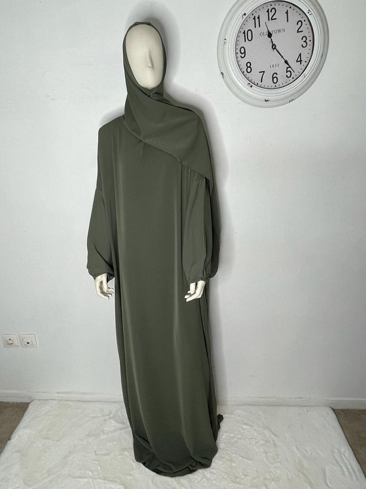 Abaya longue avec voile integré